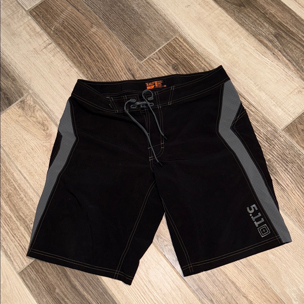 5.11 Tactical Black and Gray Performance Shorts Mens Sz 34